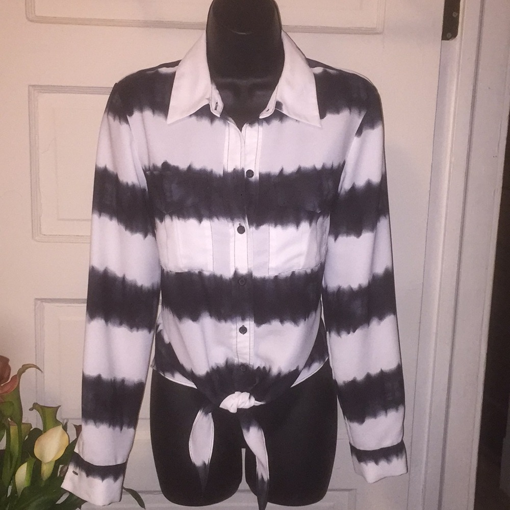 Front tie button down blouse nwot